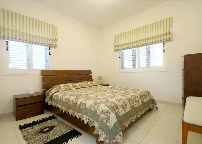 Limnaria Gardens K * Paphos